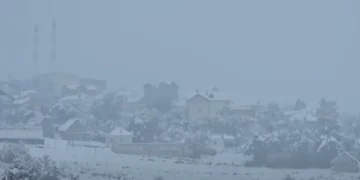 Të bllokuar nga dëbora në Bjeshkët e Javorrit, Bashkia Tropojë nis operacionin e shpëtimit