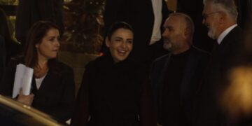 Përfundon mbledhja e PS, deputetët dhe ministrat shfaqen të buzëqeshur pas ndarjes së detyrave