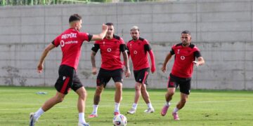 Sfida me Serbinë/ Kombëtarja zhvillon seancën e parë stërvitore, kuqezinjtë humbasin dy lojtarë