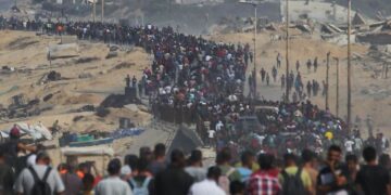 Mijëra banorë të Gazës rikthehen në shtëpi pas tërheqjes së ushtrisë izraelite