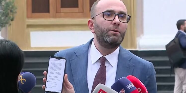 Bardhi publikon mesazhin e Ballës: Ndërprerja e Kuvendit, skenar i PS-së për votim