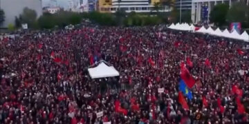Protesta për ish-krerët e UÇK në Tiranë/ Rama ndan pamjet: Zemra mal