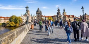 Praga i jep fund skuterëve elektrikë, qyteti synon rrugë më të sigurta për këmbësorët