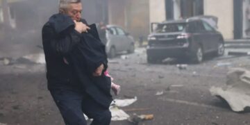 Pas pezullimit të bisedimeve Trump-Putin, Rusia sulmon Ukrainën me dronë: 7 të vrarë