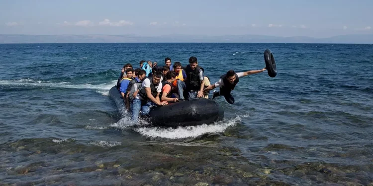 Tragjedi në brigjet e Turqisë, përmbytet një gomone me emigrantë, humbin jetën 14 persona