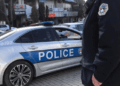 Grabitje në mes të autostradës në Kosovë, dy persona të maskuar sulmojnë menaxherin e një poste