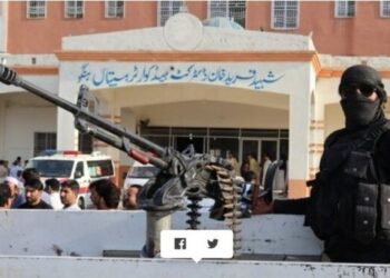 Pakistani paralajmëron për ‘luftë të hapur’ me Afganistanin nëse bisedimet dështojnë