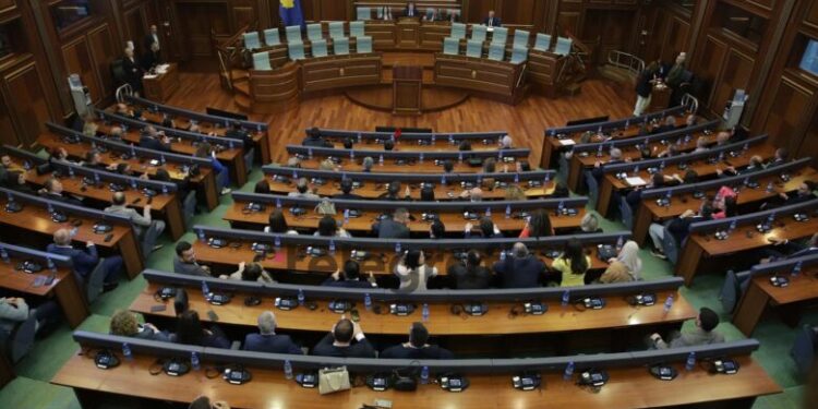 Kosovë: Qeveria e re pritet të formohet të dielën; mund të ketë zgjedhje nëse dështon votimi