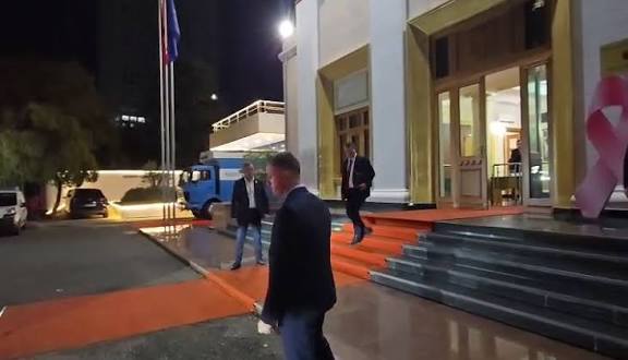 Mbi dy orë raportim para deputetëve, Altin Dumani largohet nga Parlamenti
