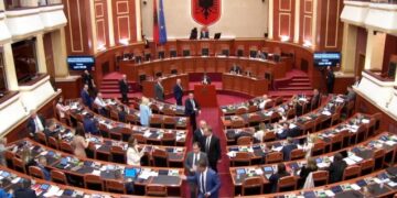 Opozita braktis punimet e Kuvendit. Zbulohet arsyeja