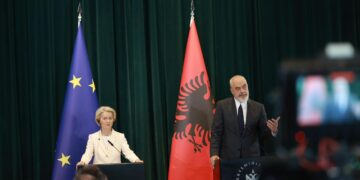“Progres i mrekullueshëm me shpejtësi rekord”, Von der Leyen mesazhe optimiste nga Tirana.