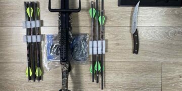 Tentoi të hynte në Shqipëri me një hark dhe 21 shigjeta, kapet në doganën greke i huaji