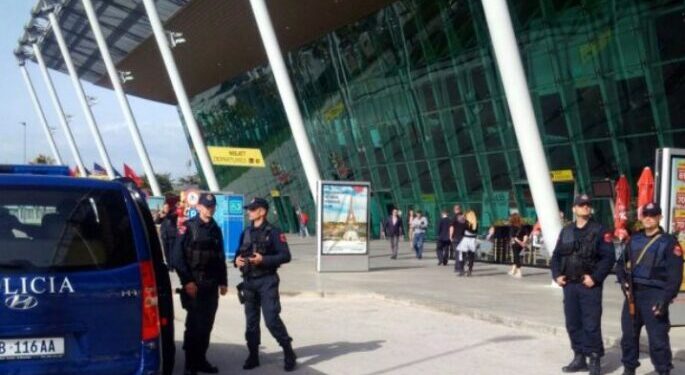 I dënuar në vendin e tij për vrasje, arrestohet në Rinas braziliani 51 vjeçar