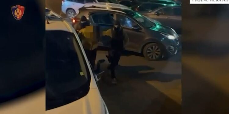 Zbulohet hoteli ku prostituoheshin vajzat në Tiranë, arrestohet kreu i grupit kriminal dhe anëtarët, procedohen 48 vajza dhe gra