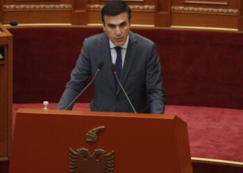Fillon seanca në Kuvend, Prokurori i Përgjithshën Olsian Çela nis raportimin