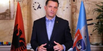 Veliaj mesazh pas shkarkimit nga Qeveria: Jam më i fortë se kurrë në betejë me të ligën