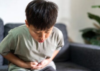 Indonezi, më shumë se 9,000 raste të helmimit nga ushqimi tek fëmijët nga vaktet falas në shkolla