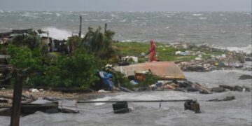 Uragani Melissa i afrohet Kubës, Xhamajka po numëron ‘plagët’. Shihni dëmet katastrofike