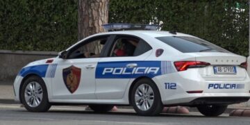 Shtëpi bari dhe municion luftarak pa leje, arrestohen dy persona në Laç dhe Tiranë