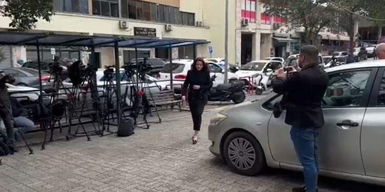 Ajola Xoxa paraqitet në SPAK, në zbatim të masës “detyrim paraqitje”