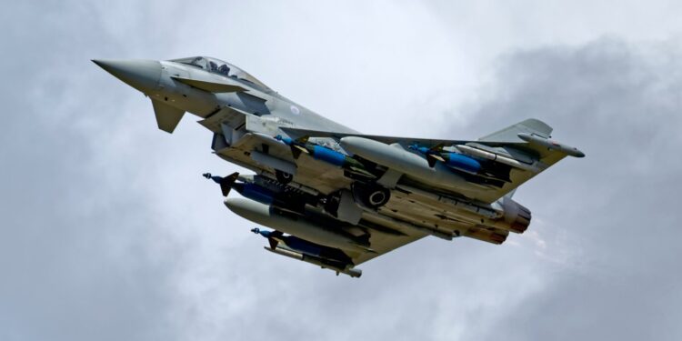 Itali, dy të vdekur pas rrëzimit të një avioni të Forcave Ajrore