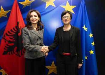 Komisonerja Marta Kos pret Spiropalin: Shqipëria një rast suksesi