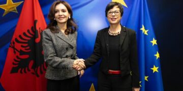 Komisonerja Marta Kos pret Spiropalin: Shqipëria një rast suksesi