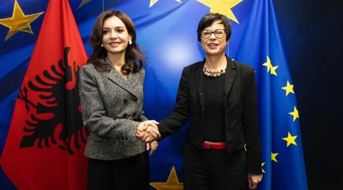 Komisonerja Marta Kos pret Spiropalin: Shqipëria një rast suksesi