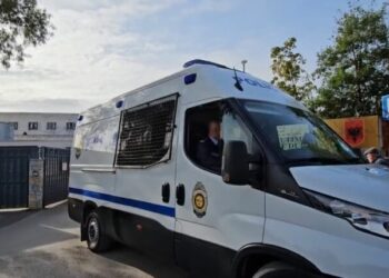 Sot del para Gjykatës Kushtetuese, Veliaj niset me furgon policie