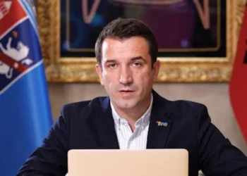 Avokatët e Veliajt: Mbahet në paraburgim edhe pse nuk ka rrezik për t’u arratisur