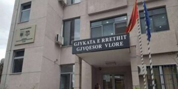 Dhunohet punonjësi i sigurisë në Gjykatën e Vlorës, autori një avokat
