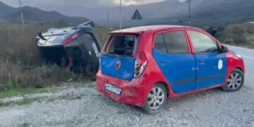 Aksident në Kotë të Vlorës/ Makina përplaset me mjetin e Policisë Bashkiake, plagosen dy punonjësit