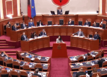 Balluku i përgjigjet opozitës: Nuk i falni sukseset, ndaj përdorni sulme personale