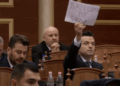 Zvkryeministrja flet në Parlament për akuzat ndaj saj, Shehaj i drejton pankartën: Balluku në SPAK!