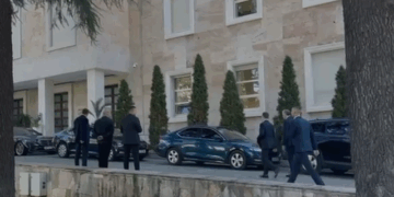 Kryeministri Rama mbledh në Kryeministri kreun e Kuvendit