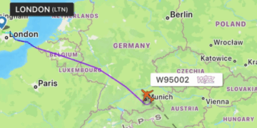 Alarm në fluturimin Londër–Tiranë: 5 pasagjerë bien pa ndjenja, avioni  kthehet në Londër