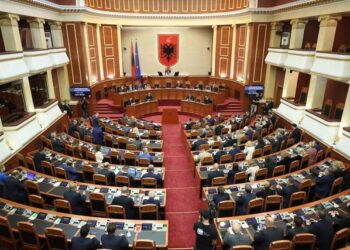 Kuvendi mblidhet në seancë plenare, ja pikat ku pritet të përplasen mazhoranca dhe opozita