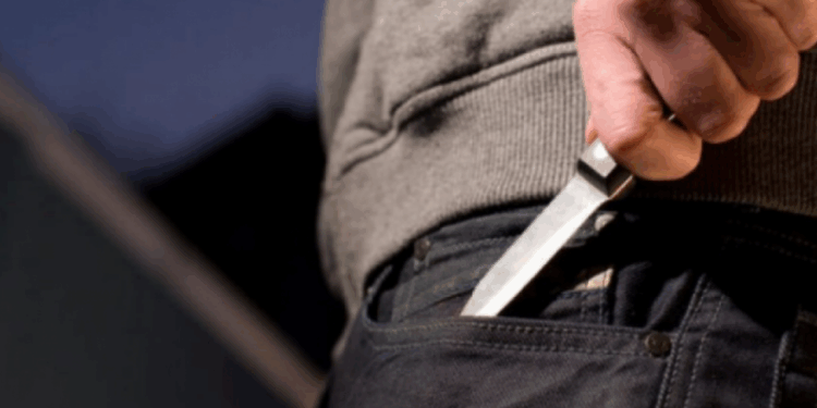 Thikë në kraharor dhe në qafë| Pas sherrit përfundon në spital 30-vjeçari në Vlorë, dy të arrestuar