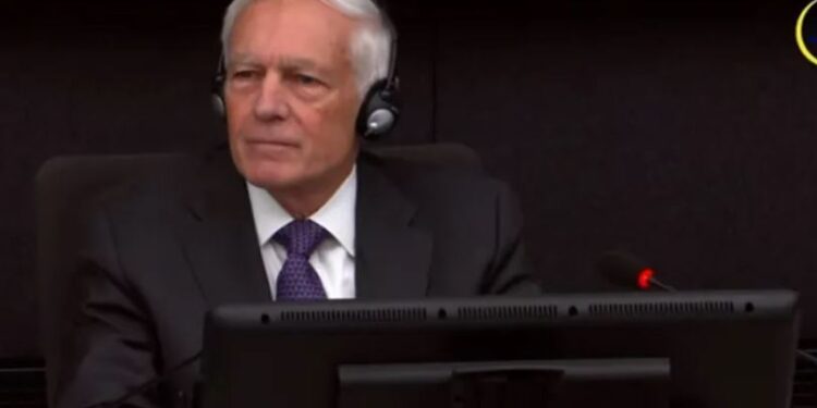 Wesley Clark nis dëshminë në Hagë
