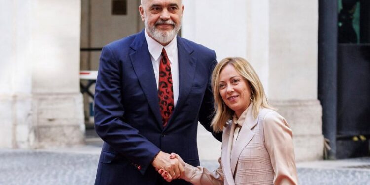 “Qendrat bosh në Shqipëri”| Samiti Meloni-Rama dhe marrëveshja për emigrantët