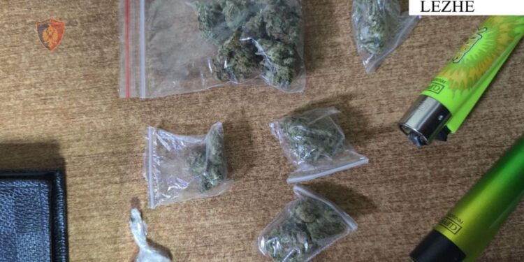 Shisnin kokainë dhe kanabis, arrestohen 2 persona në Lezhë