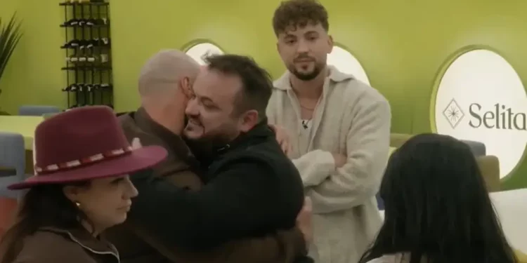 Këngëtari i famshëm largohet 24 orë pasi u fut në BBVK5