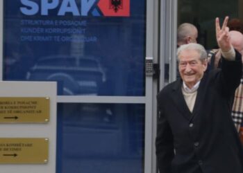 Berisha u drejtohet Kushtetueses, kërkon shfuqizimin e masës ‘detyrim paraqitje’