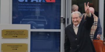 Berisha u drejtohet Kushtetueses, kërkon shfuqizimin e masës ‘detyrim paraqitje’