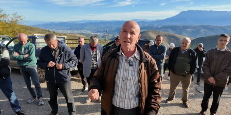 Banorët e Mbolanit në Berat protestojnë sërish për rrugë, ujë dhe kushte më të mira jetese