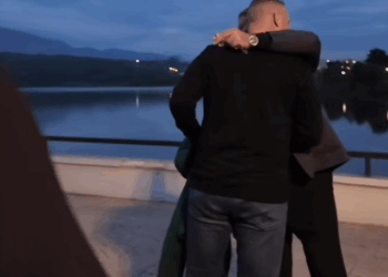 “Kujdes se do t’ju kapë polici”, qytetarët i premtojnë mbështetje në fushatë Florjan Binajt