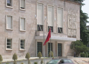 Projektbuxheti 2026 arrin në 886.8 miliardë lekë, rritje pagash, pensionesh dhe investimesh publike