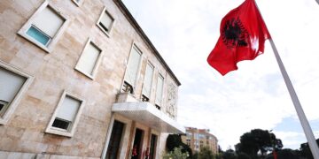 Ndryshime në qeveri! Lirohen nga detyra dy zv/ministra dhe dy prefektë, ja kush i zëvendëson
