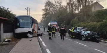 Aksident në Torino: Autobus me 50 nxënës përplaset me “BMW”, 20 të plagosur, vdes një nga shoferët
