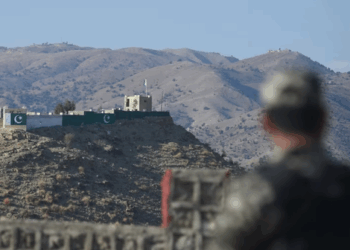 Afganistani dhe Pakistani shkëmbejnë zjarr në kufij, teksa nisin bisedimet për paqe